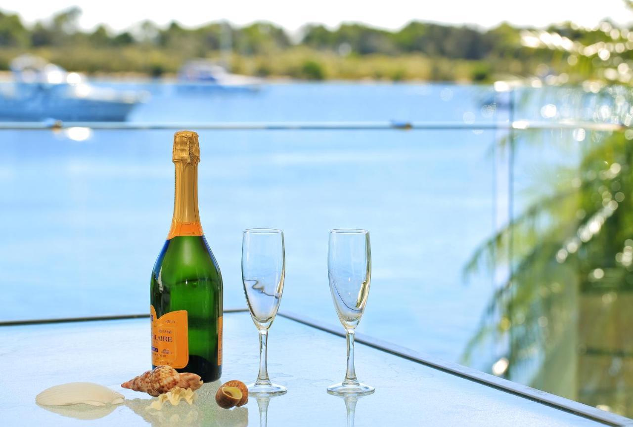 Noosa Quays Waterfront Accomodation Exteriör bild